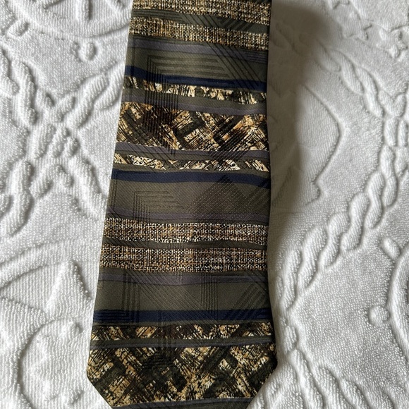 Men's Gold and Green Patterned‎ Tie - Picture 1 of 7